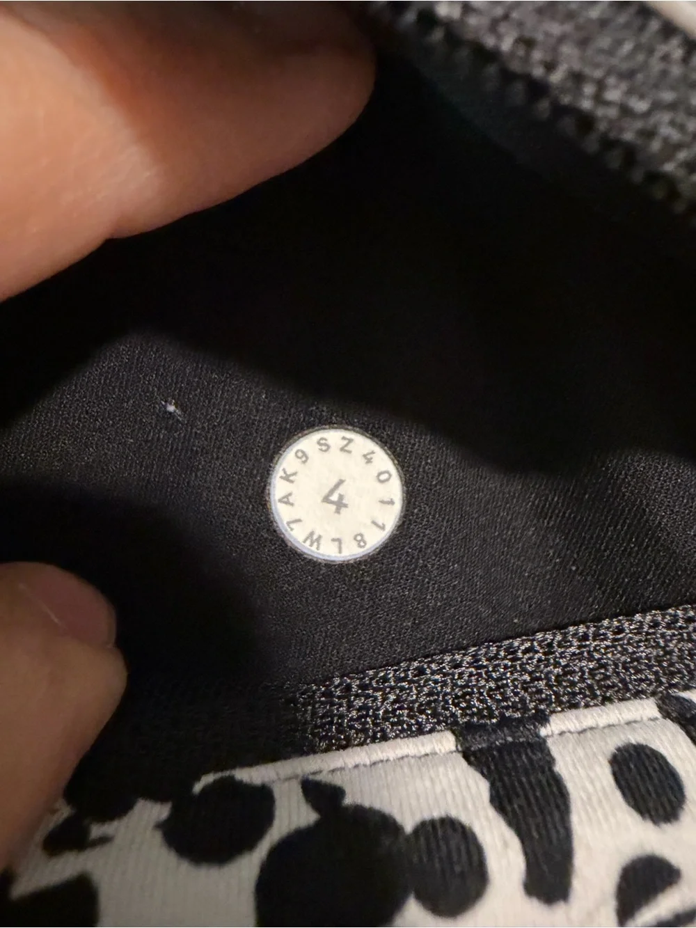 Lululemon Speed Up Shorts Size 4 Chirasu Black / Chirakasu Alpine‎ White